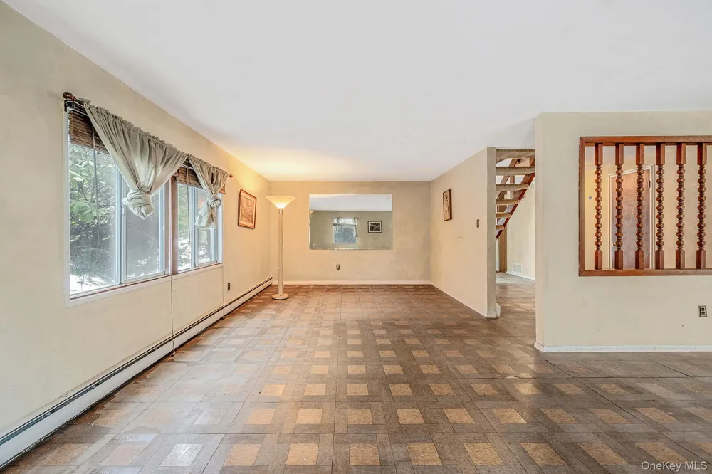 22 Meyer Lane Medford, NY 11763