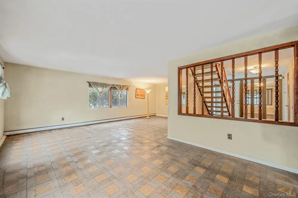22 Meyer Lane Medford, NY 11763