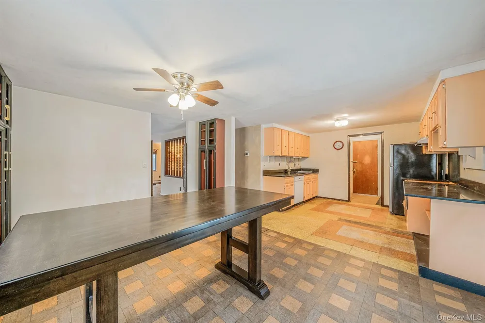 22 Meyer Lane Medford, NY 11763