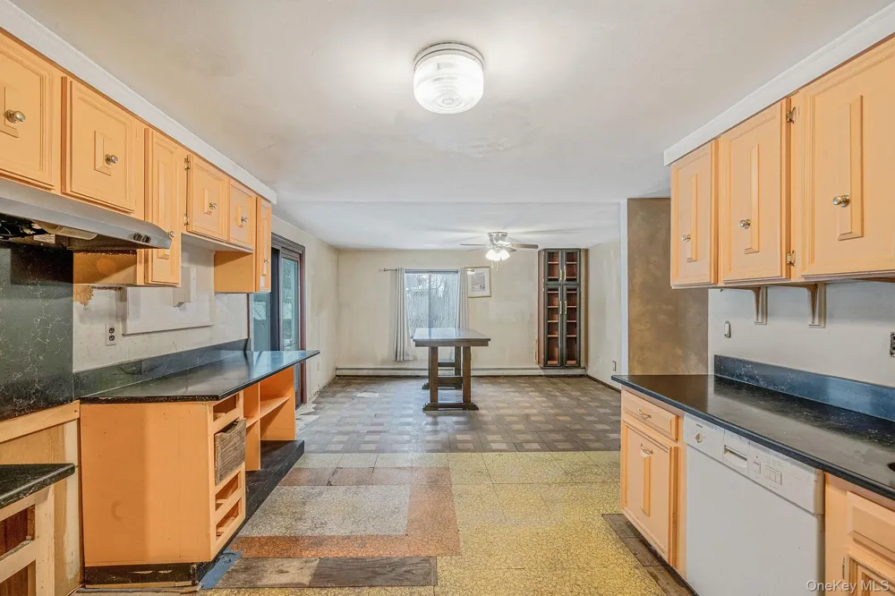 22 Meyer Lane Medford, NY 11763