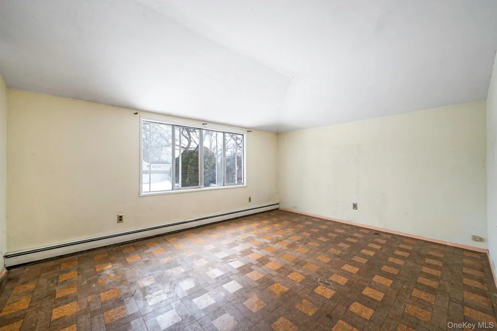 22 Meyer Lane Medford, NY 11763