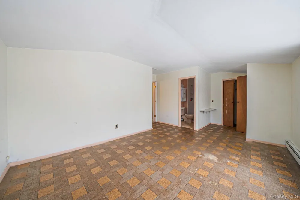 22 Meyer Lane Medford, NY 11763