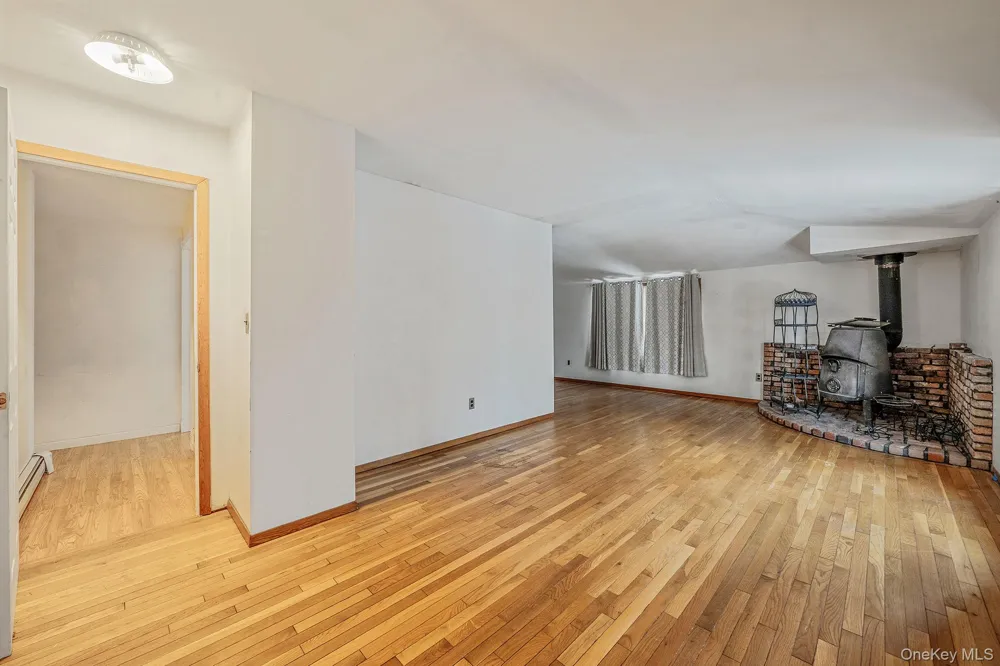22 Meyer Lane Medford, NY 11763