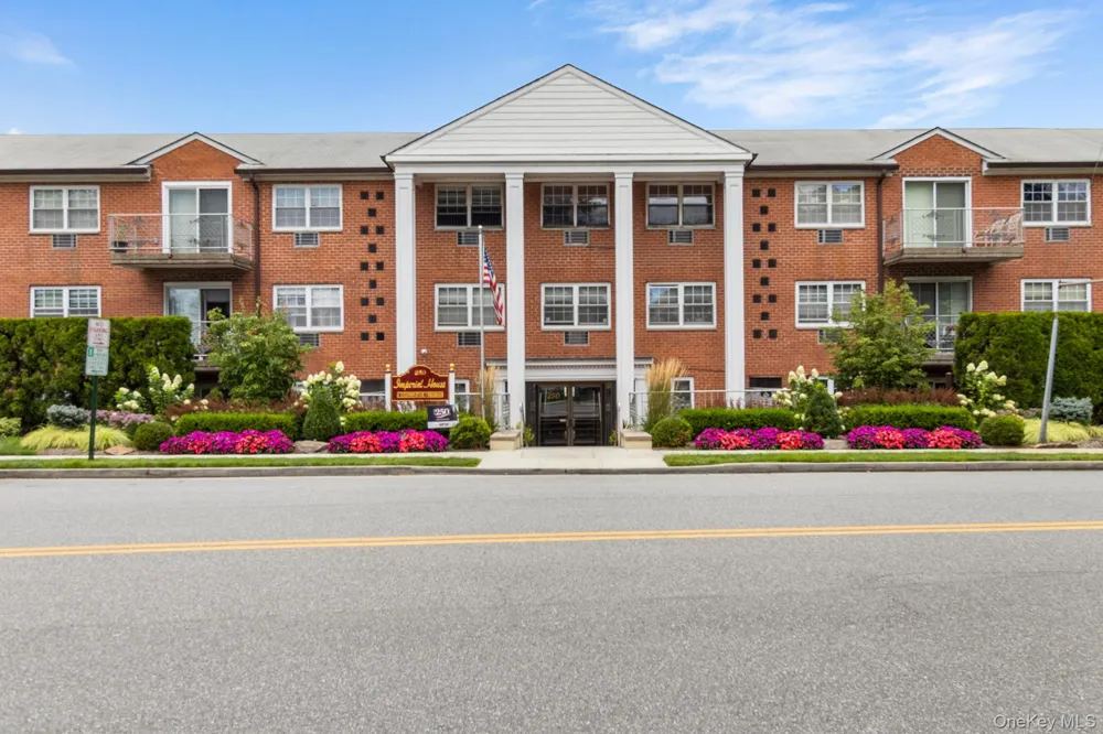 250 Village Avenue #B 10 Rockville Centre, NY 11570