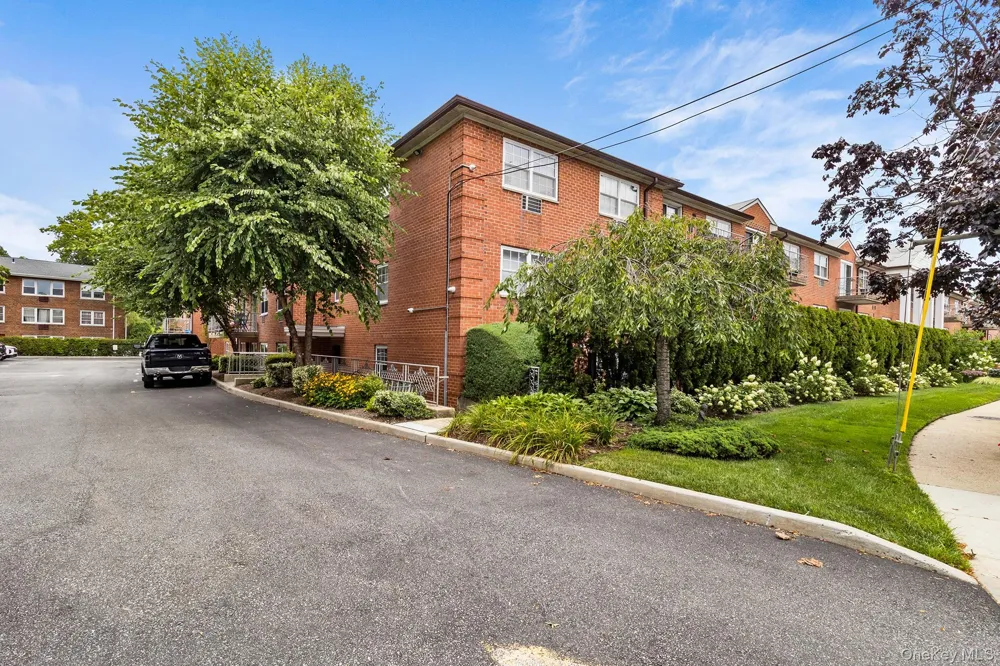 250 Village Avenue #B 10 Rockville Centre, NY 11570