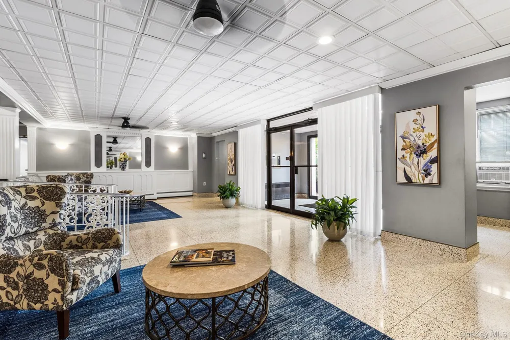 250 Village Avenue #B 10 Rockville Centre, NY 11570
