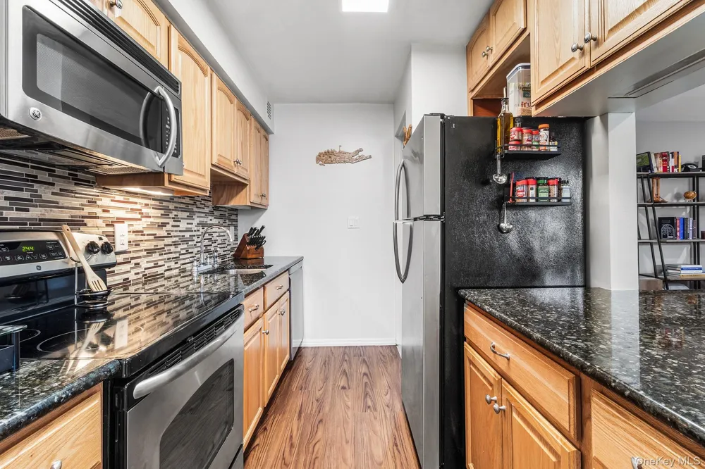 250 Village Avenue #B 10 Rockville Centre, NY 11570