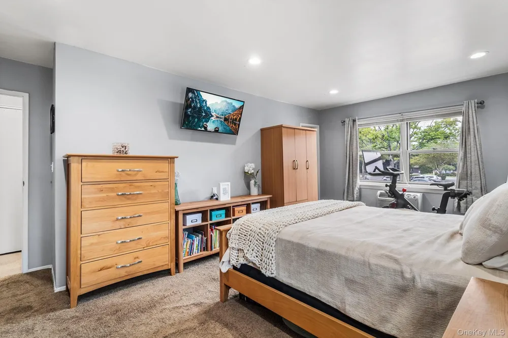 250 Village Avenue #B 10 Rockville Centre, NY 11570