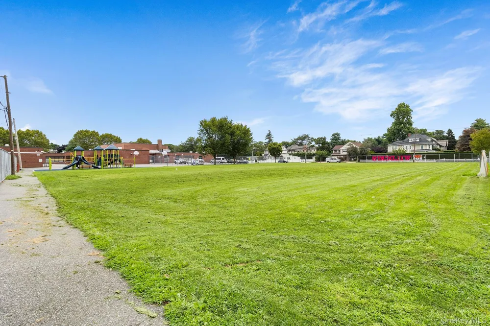 250 Village Avenue #B 10 Rockville Centre, NY 11570