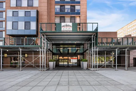 4 Martine Avenue #120