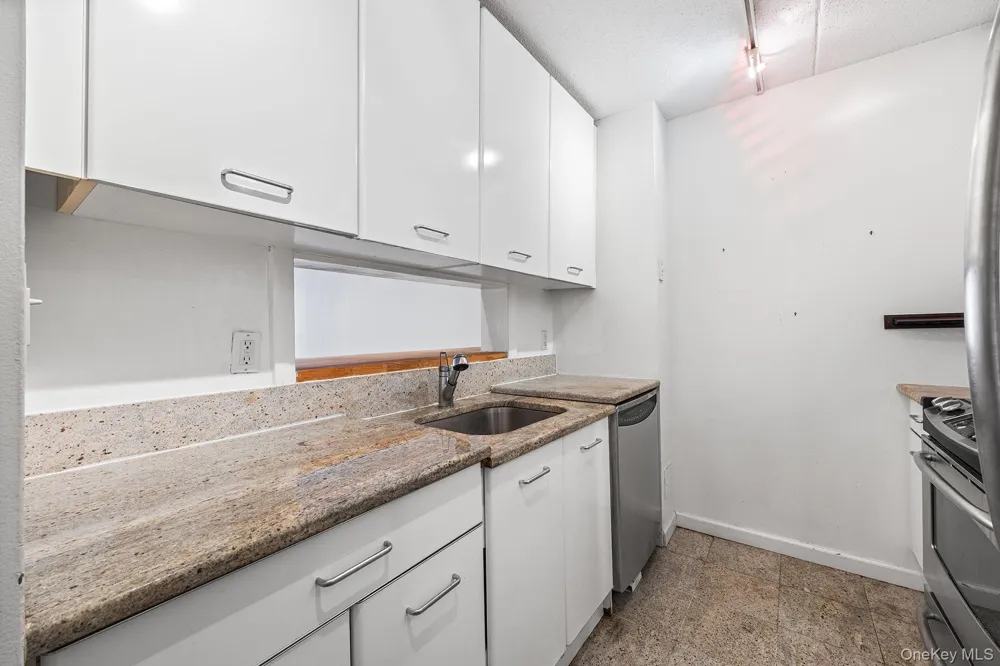 4 Martine Avenue #120 White Plains, NY 10606