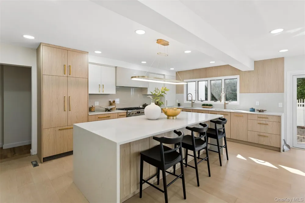 875 Channel Road Woodsburgh, NY 11598