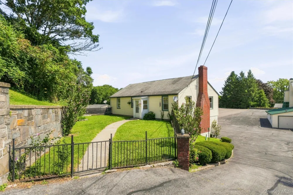 36 OLD INDIAN RD #2 Milton, NY 12547