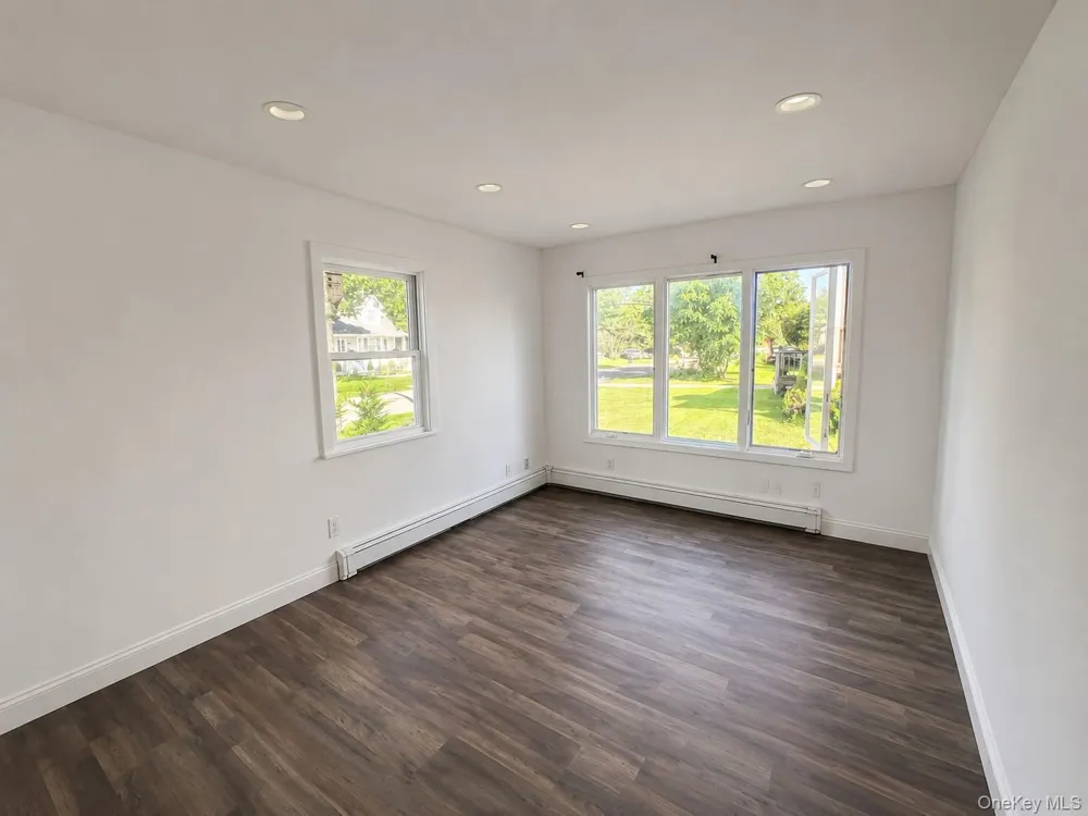 59 Whittier Drive Mastic Beach, NY 11951