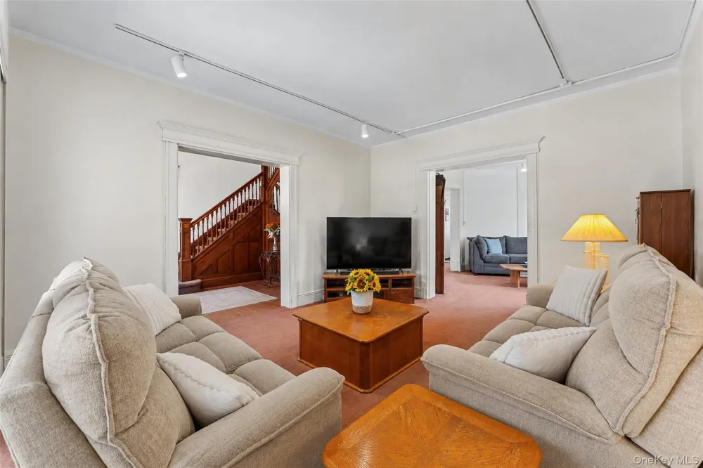 871 Rockaway Avenue Valley Stream, NY 11581