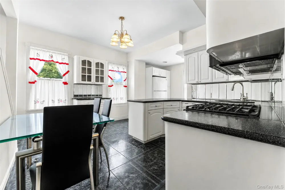 871 Rockaway Avenue Valley Stream, NY 11581