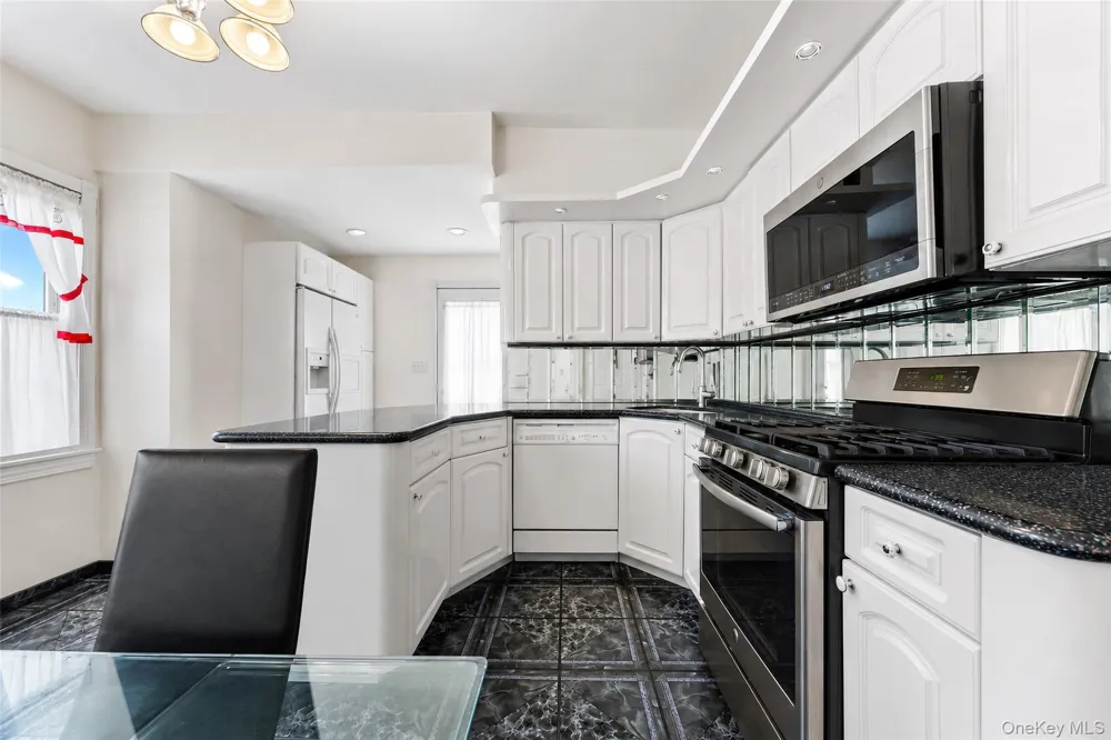 871 Rockaway Avenue Valley Stream, NY 11581