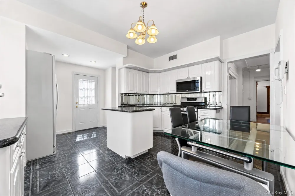 871 Rockaway Avenue Valley Stream, NY 11581