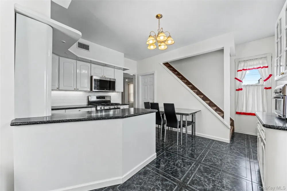 871 Rockaway Avenue Valley Stream, NY 11581
