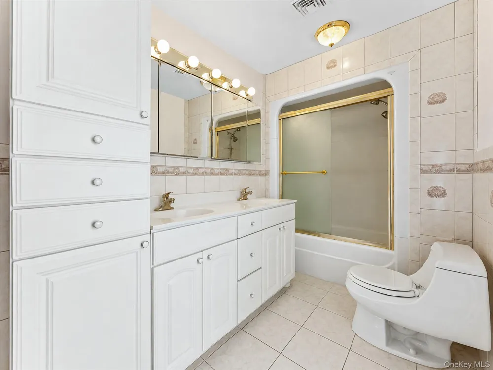 871 Rockaway Avenue Valley Stream, NY 11581
