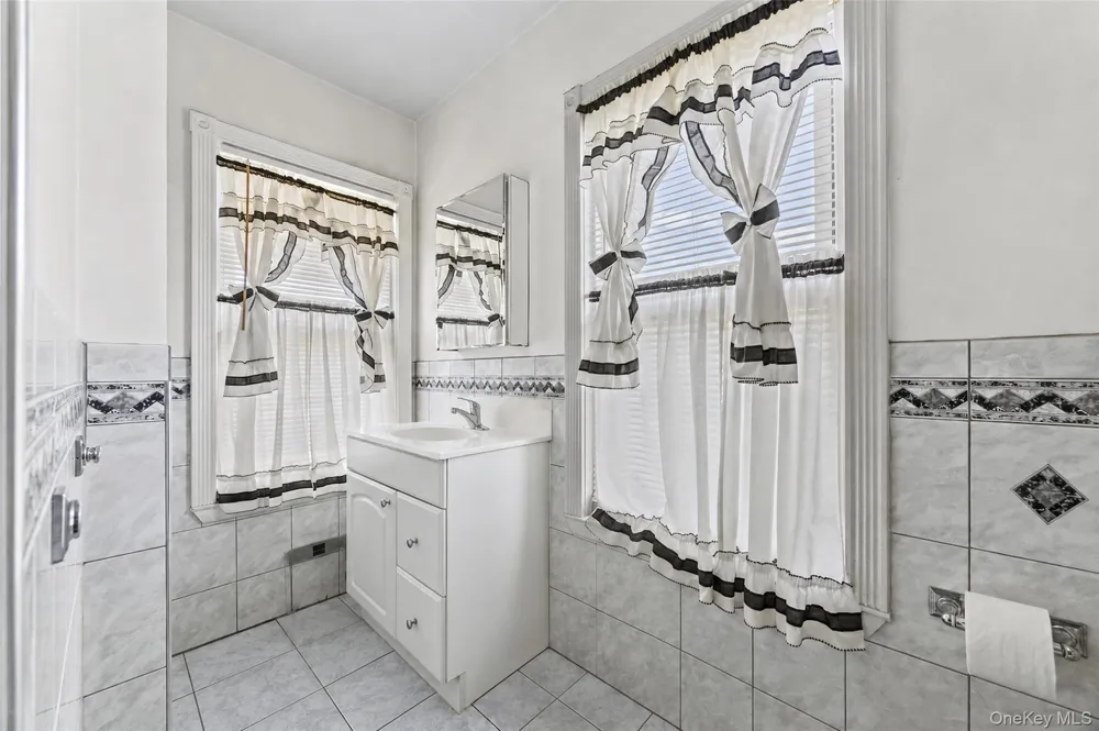 871 Rockaway Avenue Valley Stream, NY 11581