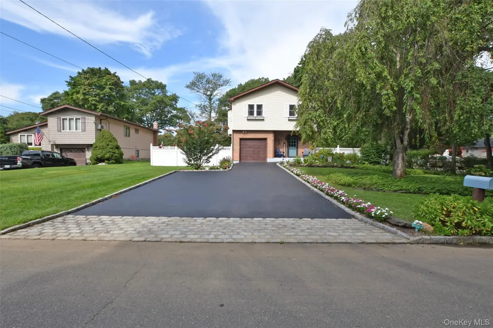 4 Huck Finn Lane Shoreham, NY 11786