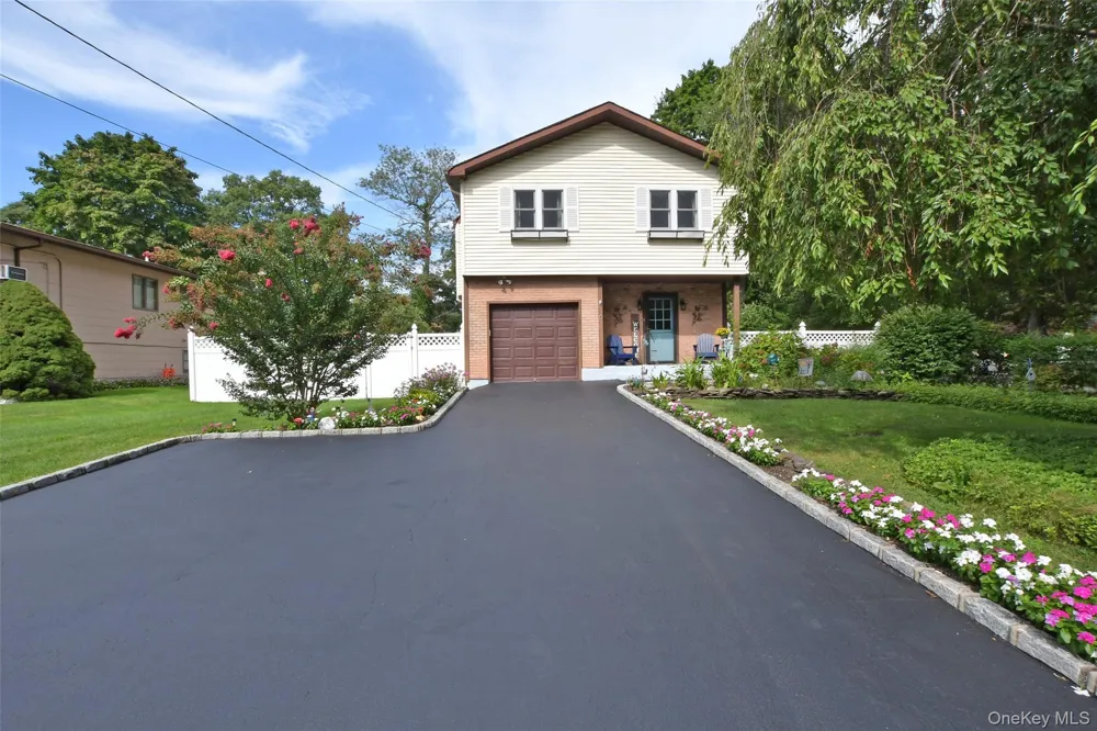 4 Huck Finn Lane Shoreham, NY 11786