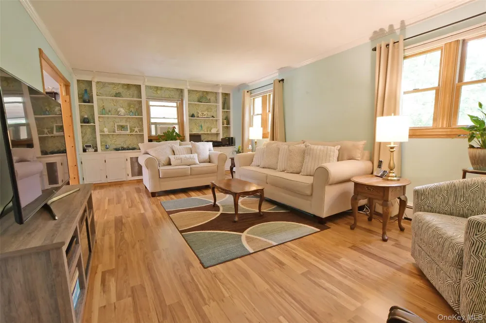 4 Huck Finn Lane Shoreham, NY 11786
