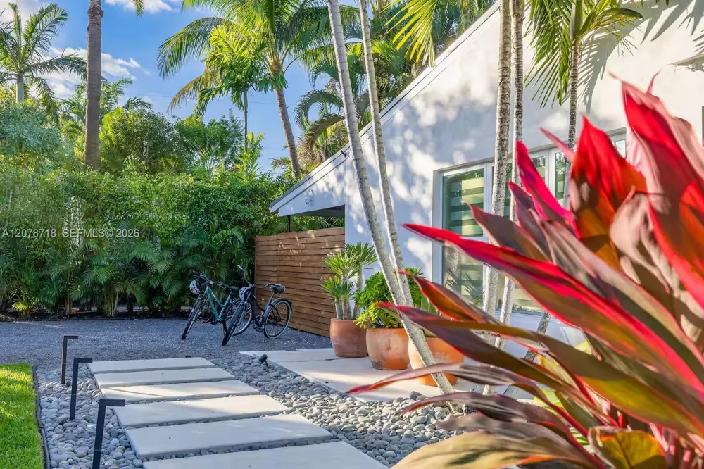 1743 NE 16th St Fort Lauderdale, FL 33304