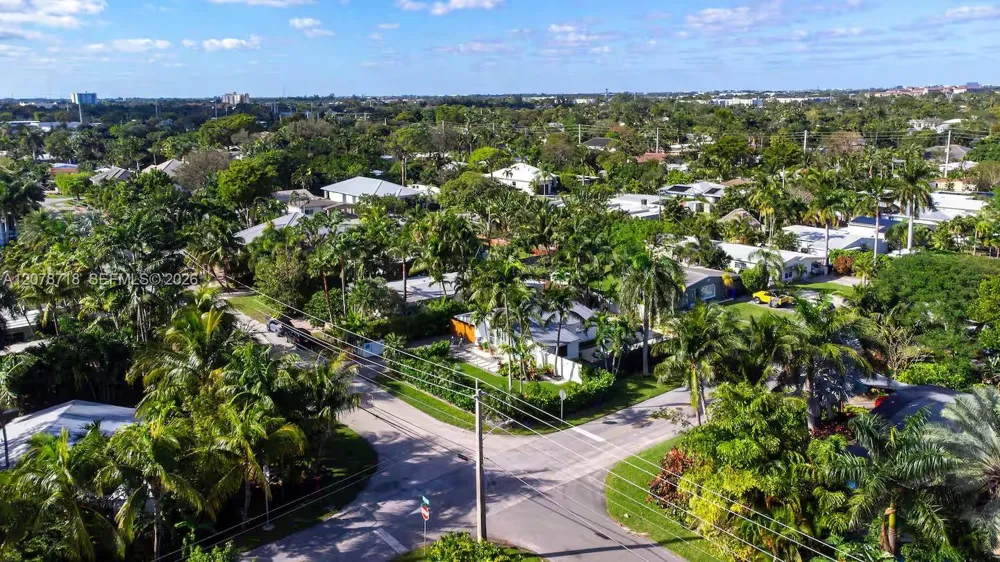 1743 NE 16th St Fort Lauderdale, FL 33304
