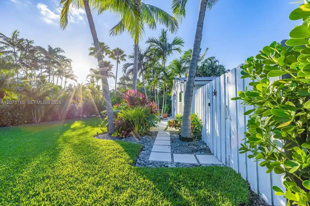 1743 NE 16th St Fort Lauderdale, FL 33304