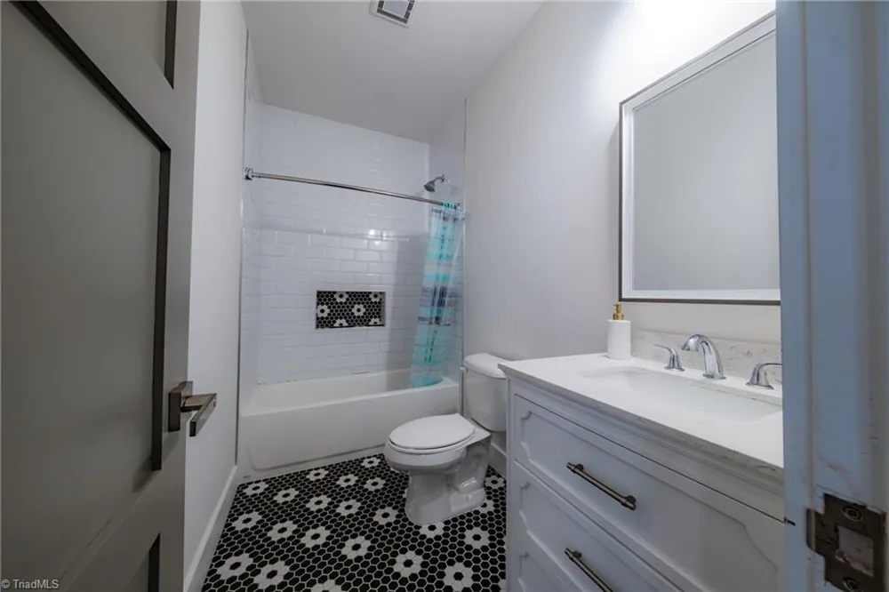 1529 Neelley Road Pleasant Garden, NC 27313