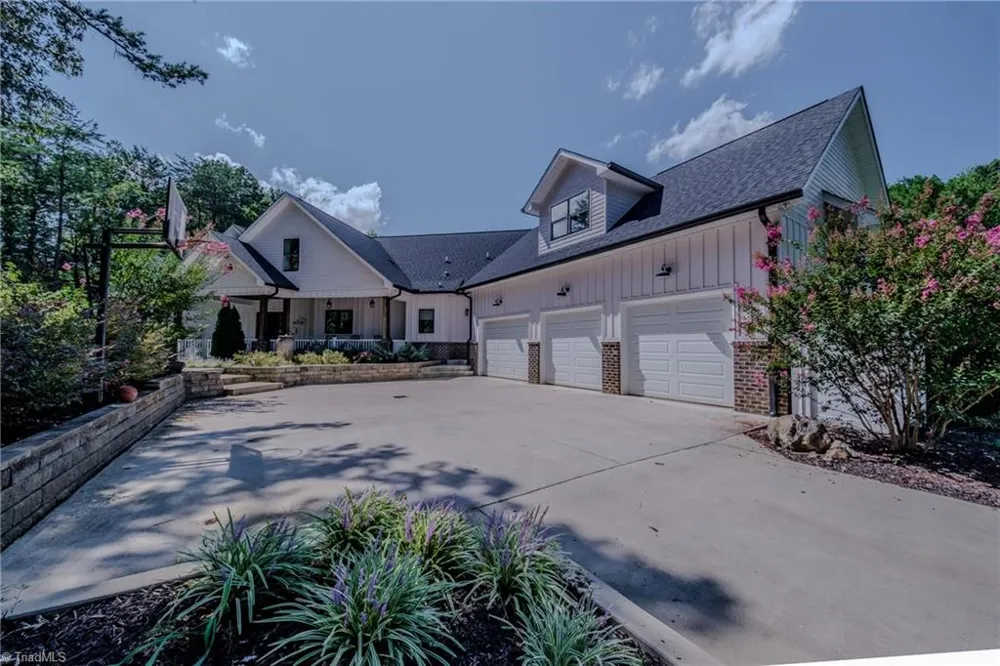 1529 Neelley Road Pleasant Garden, NC 27313