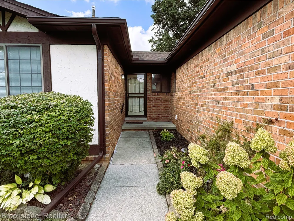 25159 Joanne Smith Drive Warren City, MI 48091