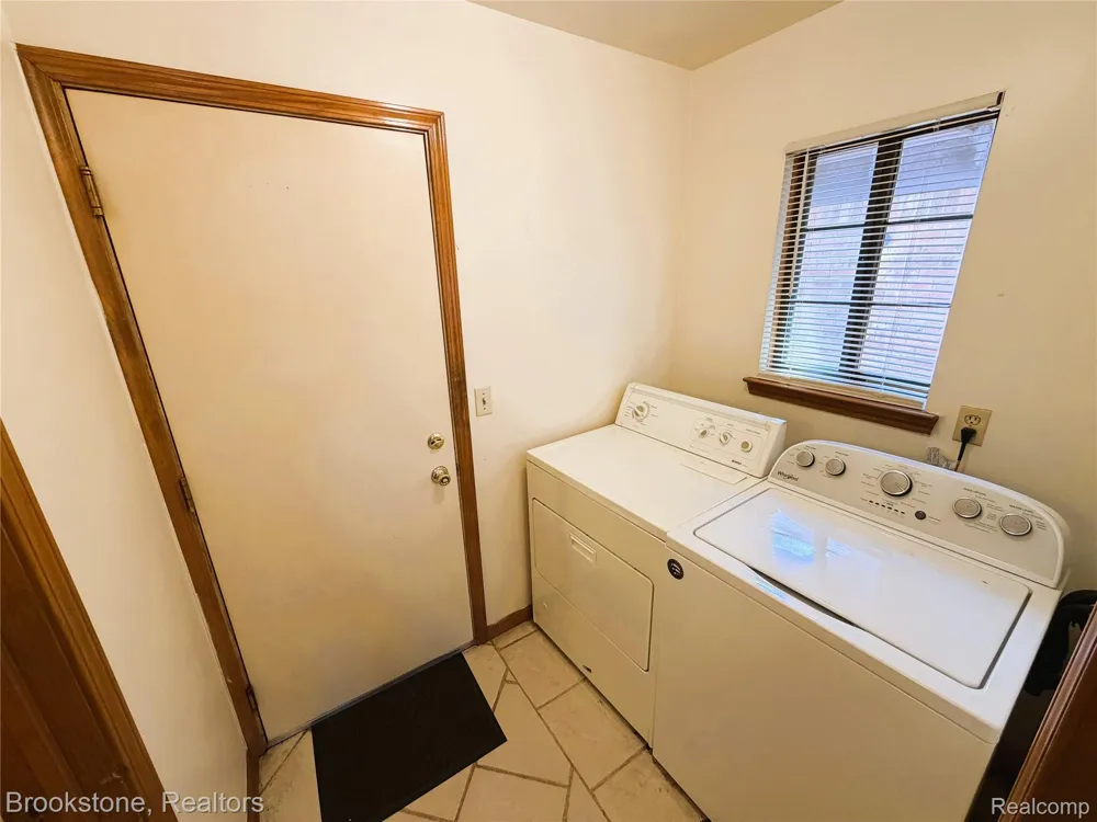 25159 Joanne Smith Drive Warren City, MI 48091