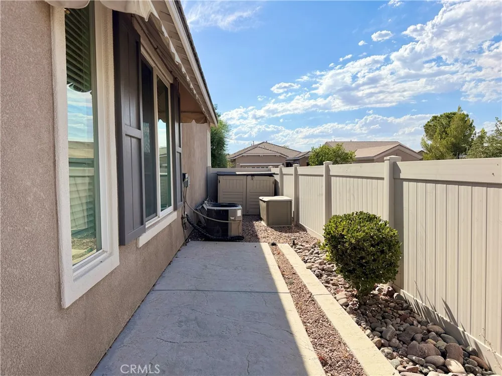10115 Wilmington Lane Apple Valley, CA 92308