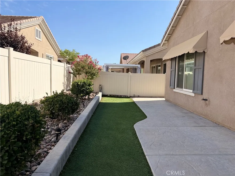 10115 Wilmington Lane Apple Valley, CA 92308