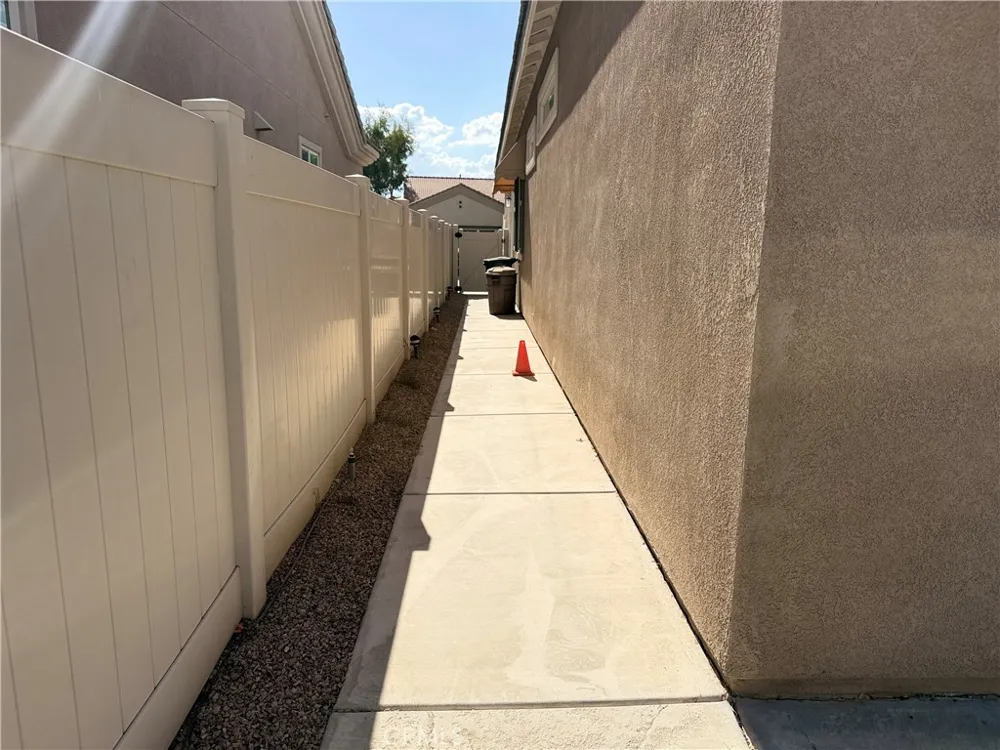 10115 Wilmington Lane Apple Valley, CA 92308