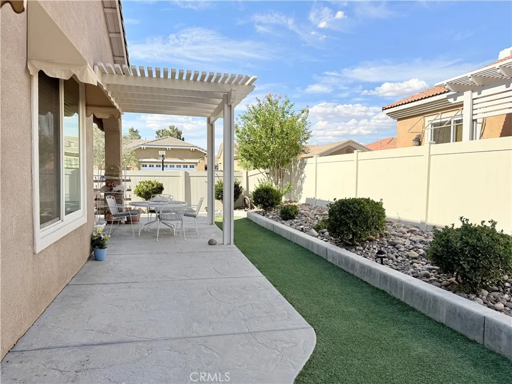 10115 Wilmington Lane Apple Valley, CA 92308
