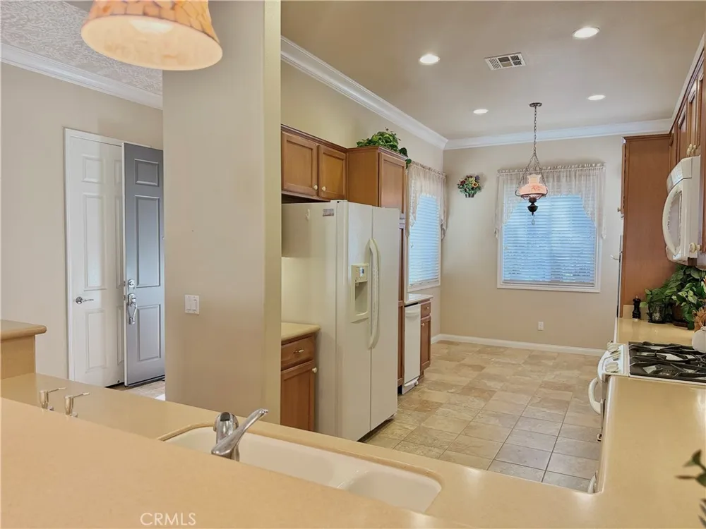 10115 Wilmington Lane Apple Valley, CA 92308