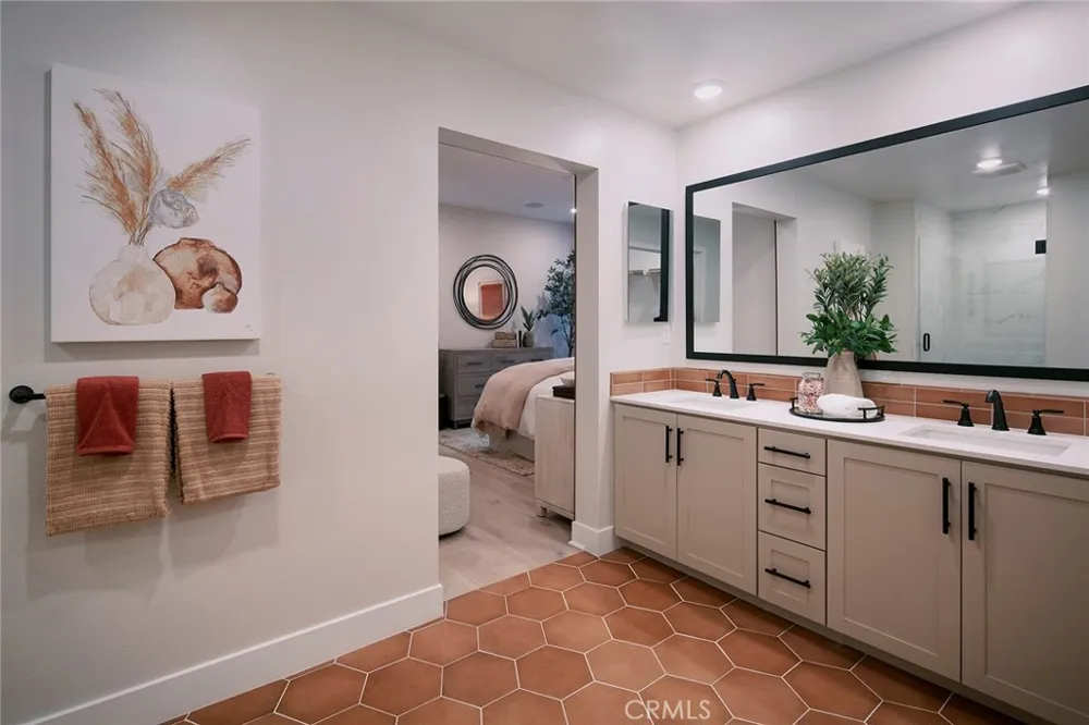 9001 Cerise Lane #103 Cypress, CA 90630
