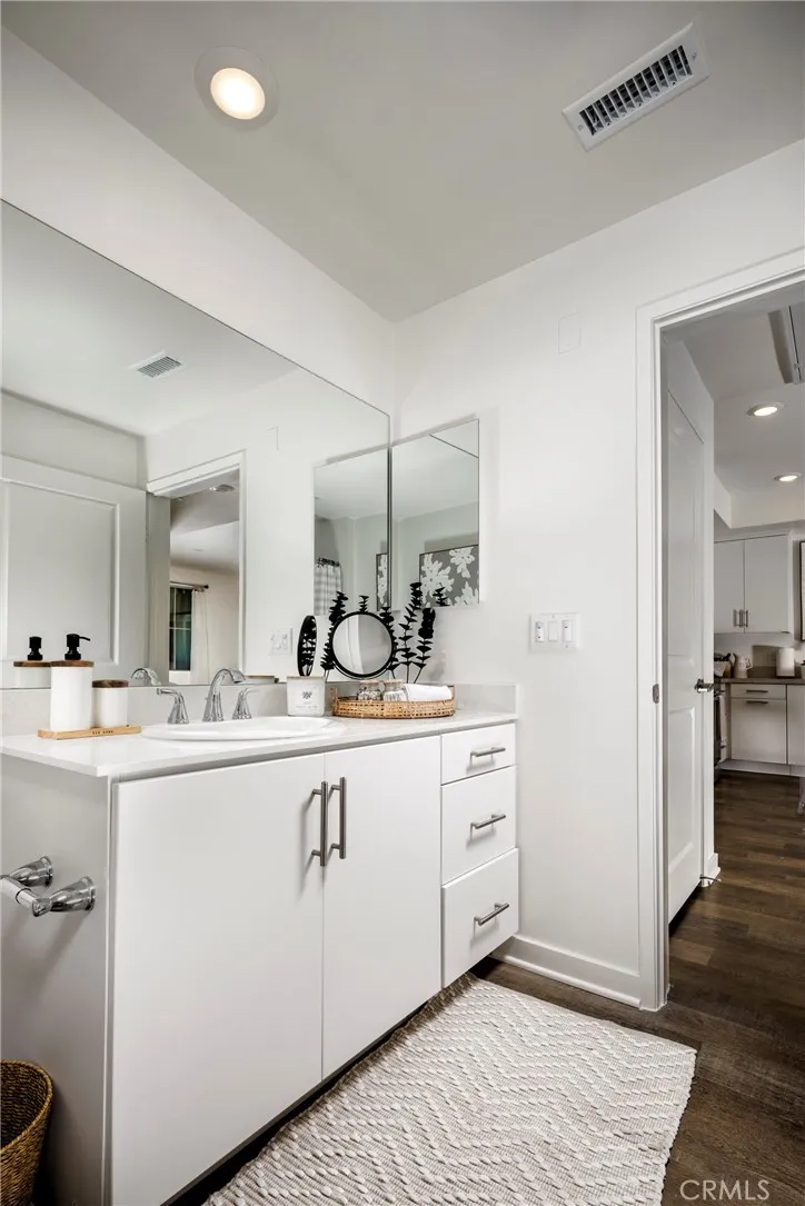 9001 Cerise Lane #103 Cypress, CA 90630