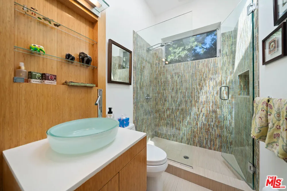 2817 Virginia Avenue Santa Monica, CA 90404