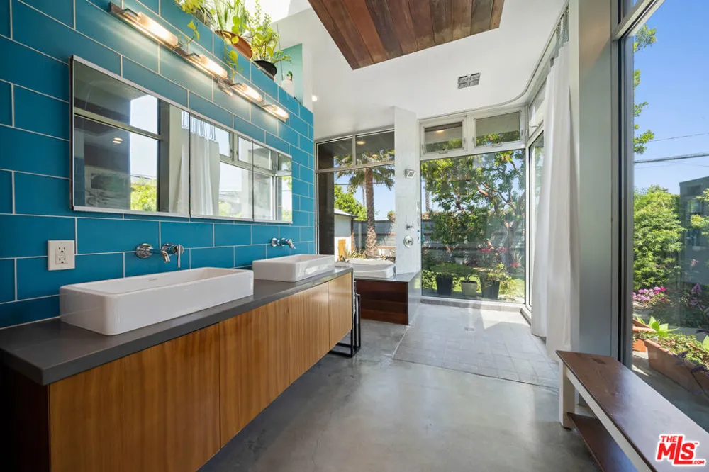 2817 Virginia Avenue Santa Monica, CA 90404