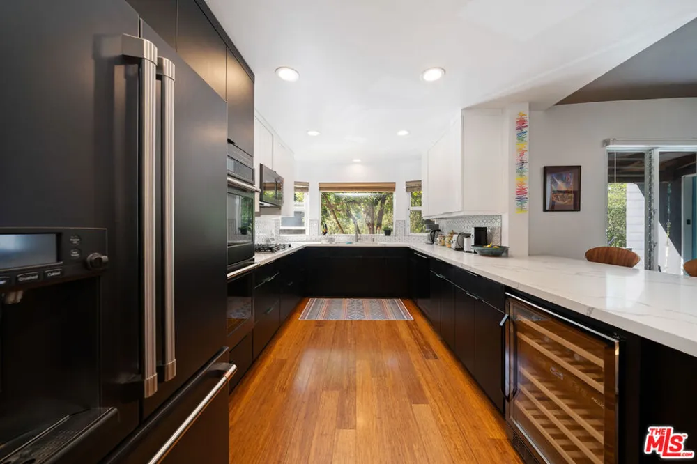 2817 Virginia Avenue Santa Monica, CA 90404
