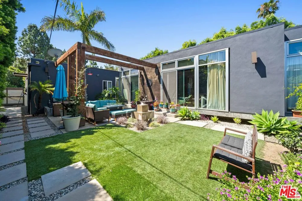 2817 Virginia Avenue Santa Monica, CA 90404