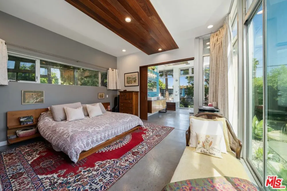 2817 Virginia Avenue Santa Monica, CA 90404