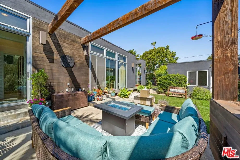 2817 Virginia Avenue Santa Monica, CA 90404