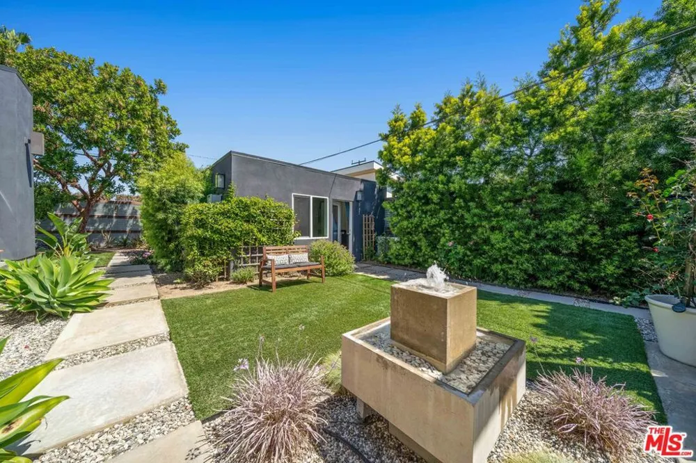 2817 Virginia Avenue Santa Monica, CA 90404