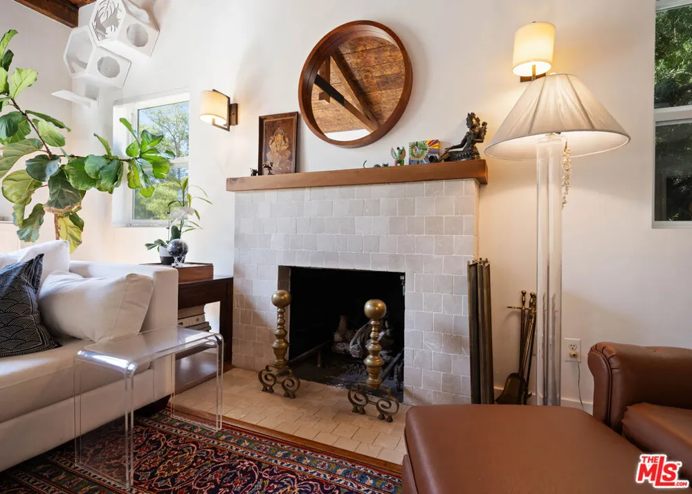 2817 Virginia Avenue Santa Monica, CA 90404